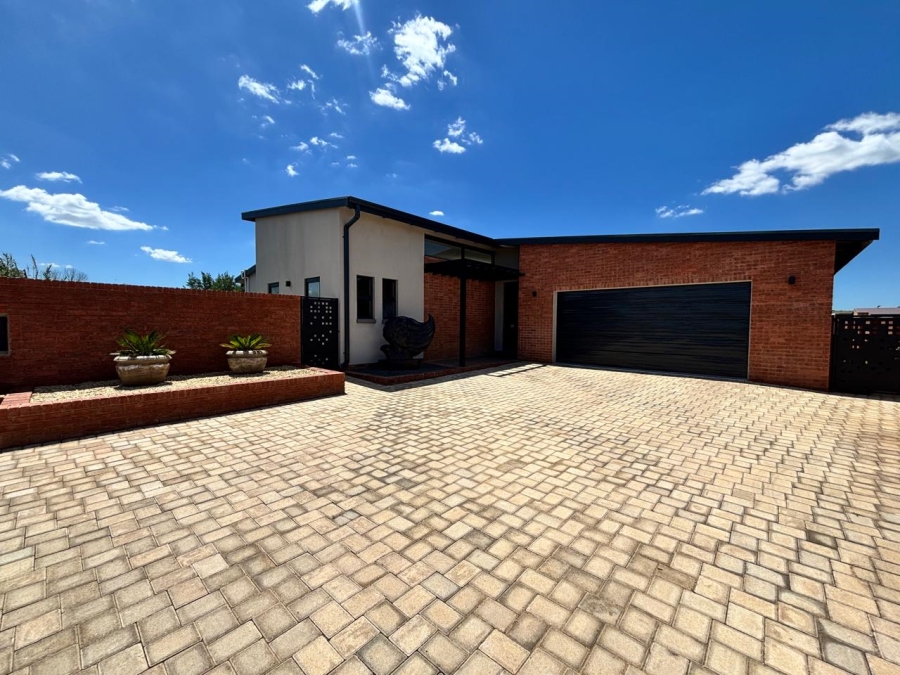 3 Bedroom Property for Sale in Van Der Hoff Park North West